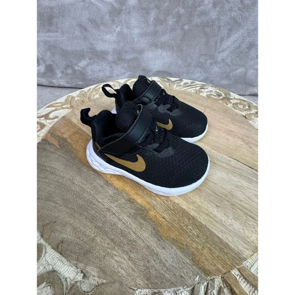 Nike Kids Black Gold Logo Athletic Shoes Size 5C‎ Toddler Sneakers Hook Loop